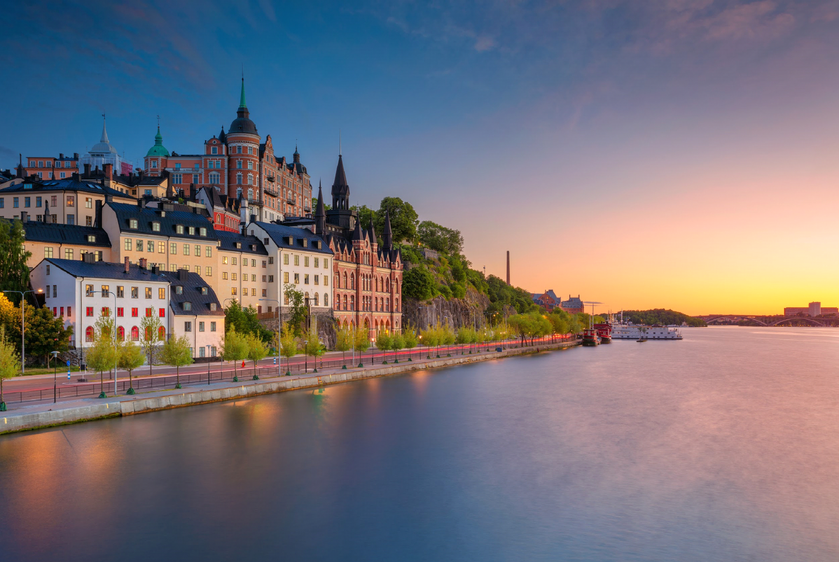 Praca za granicą – dlaczego warto wyjechać do Szwecji?