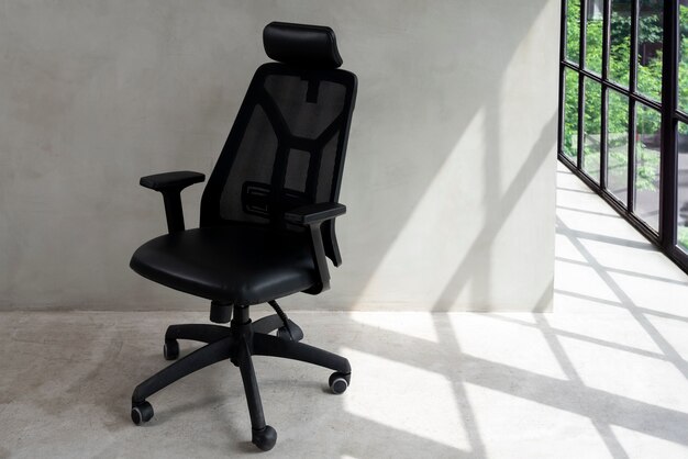 Jak wybrać idealne krzesło do długotrwałej pracy przy biurku?