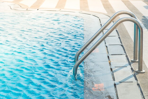 Jak utrzymać idealną czystość wody w basenie dzięki nowoczesnym technologiom?